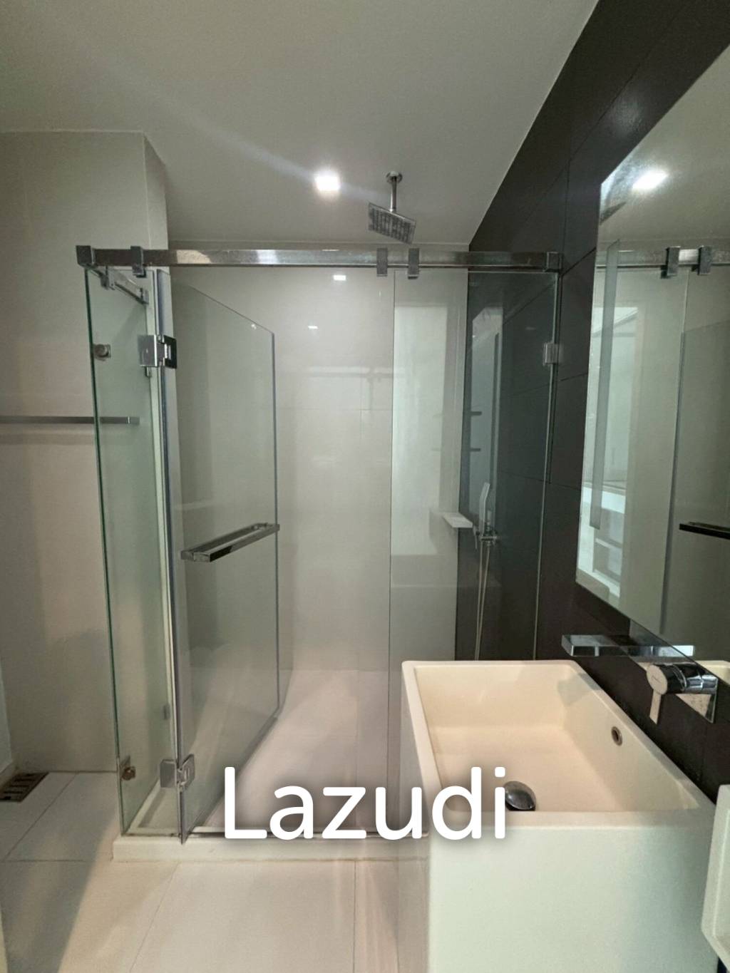2 Bed 2 Bath 88 SQ.M The Room BTS Wongwian Yai