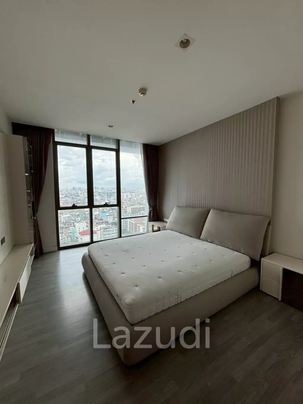 2 Bed 2 Bath 88 SQ.M The Room BTS Wongwian Yai