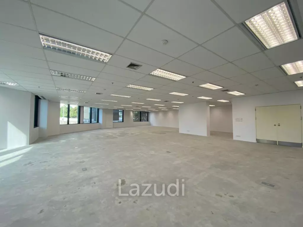 Prime Location Office Space for rent in Sukhumvit 24