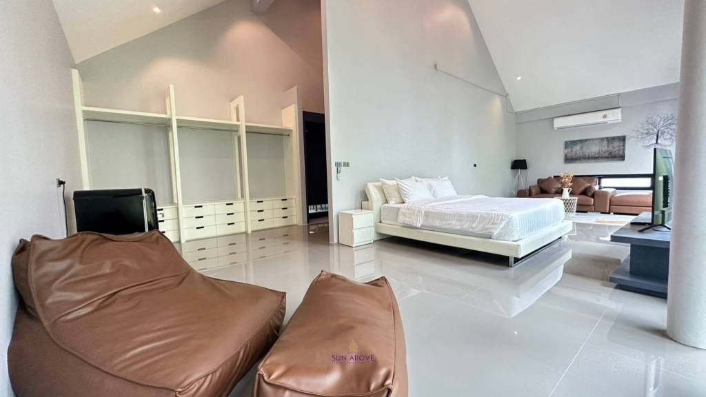 Modern 3-Bedroom Villa For Rent In Pasak Soi 8,Thalang