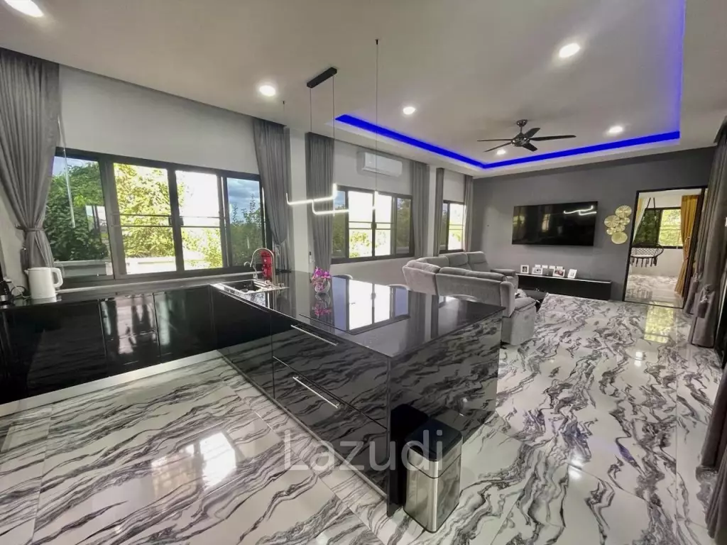 Cha Am: Pool villa with 4 bedrooms and 4 bathrooms and impressive views of the mountains