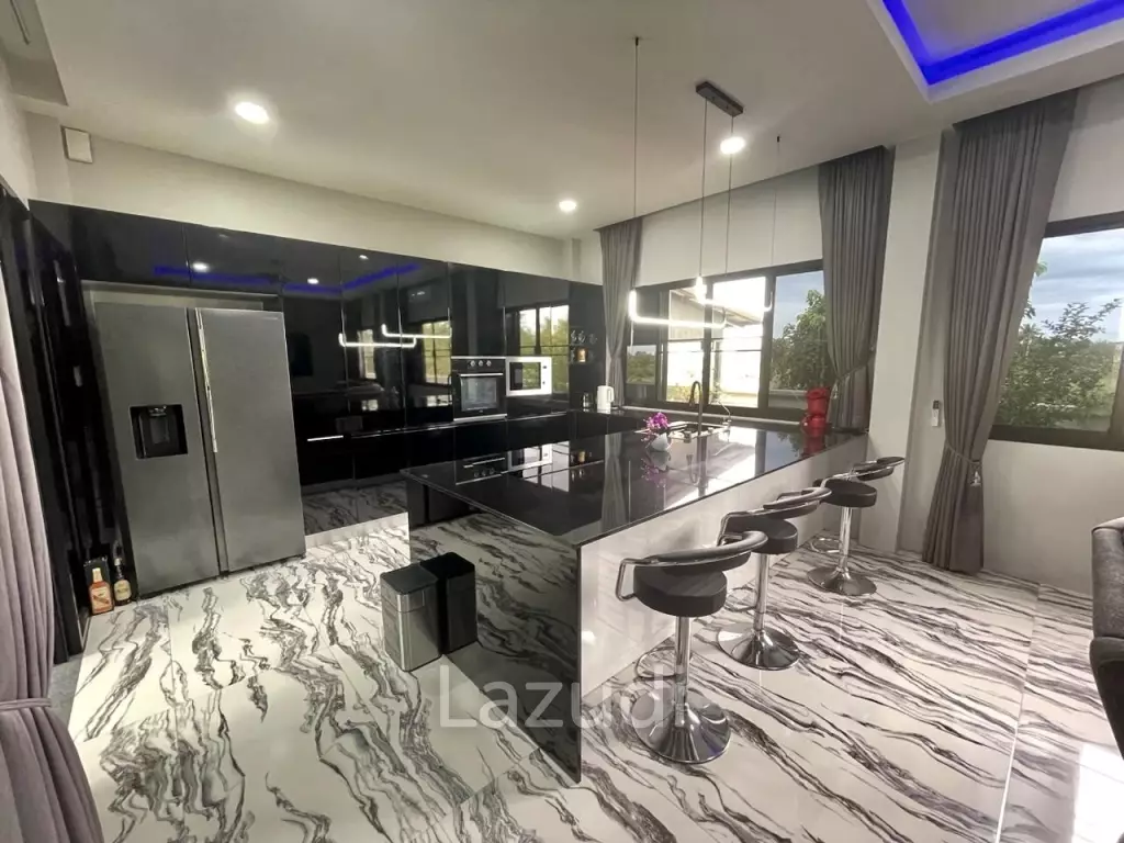 Cha Am: Pool villa with 4 bedrooms and 4 bathrooms and impressive views of the mountains