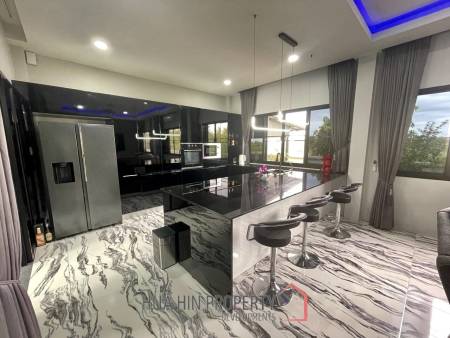Cha Am: Pool villa with 4 bedrooms and 4 bathrooms and impressive views of the mountains