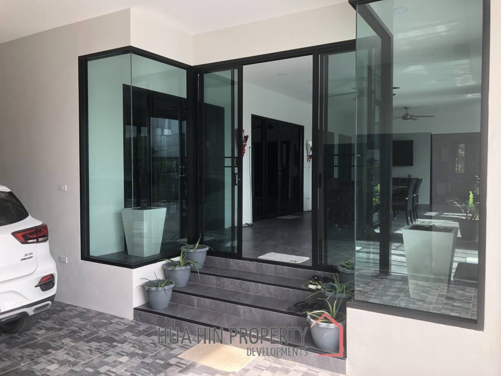 Cha Am: Pool villa with 4 bedrooms and 4 bathrooms and impressive views of the mountains