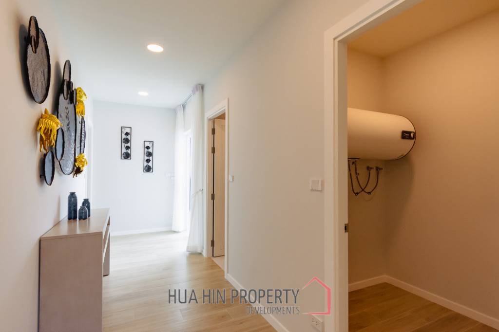 314 sqm modern pool villa in Thap Tai Hua Hin , ( Off-Plan )