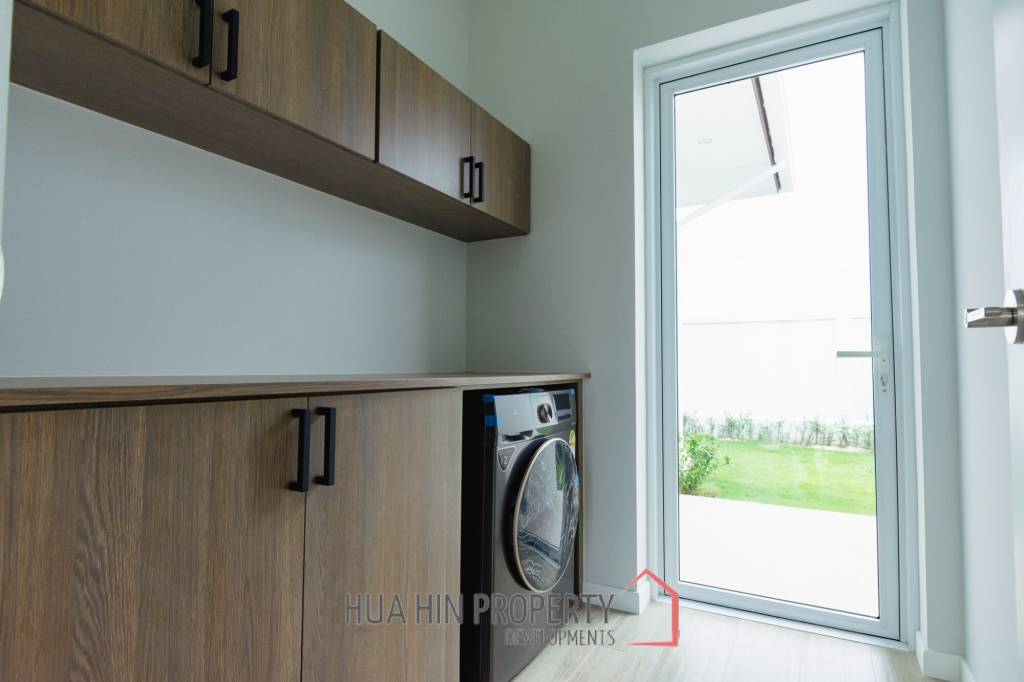 314 sqm modern pool villa in Thap Tai Hua Hin , ( Off-Plan )