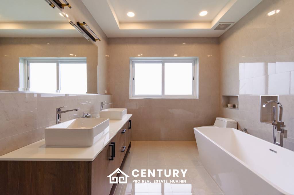 752 ตร.ม 3 เตียง 3 อาบน้ำ วิลล่า For ขาย