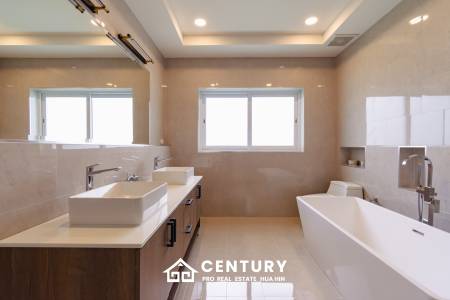 752 ตร.ม 3 เตียง 3 อาบน้ำ วิลล่า For ขาย