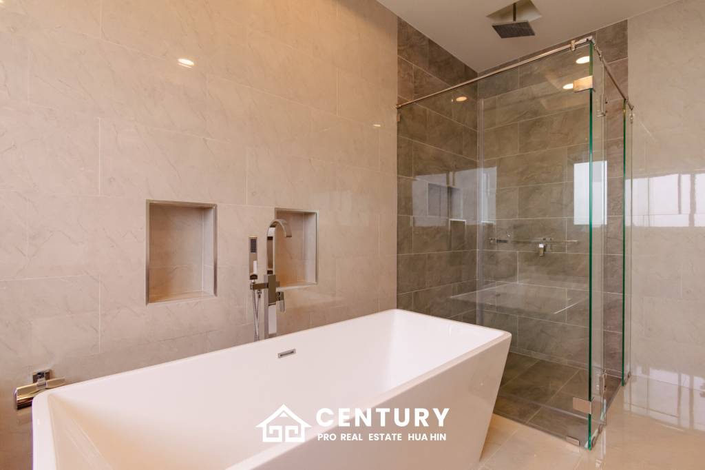 752 ตร.ม 3 เตียง 3 อาบน้ำ วิลล่า For ขาย