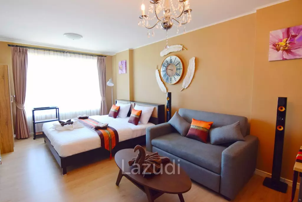 Baan Peang Ploen: 32 sqm studio condo on the 8th floor with breathtaking views
