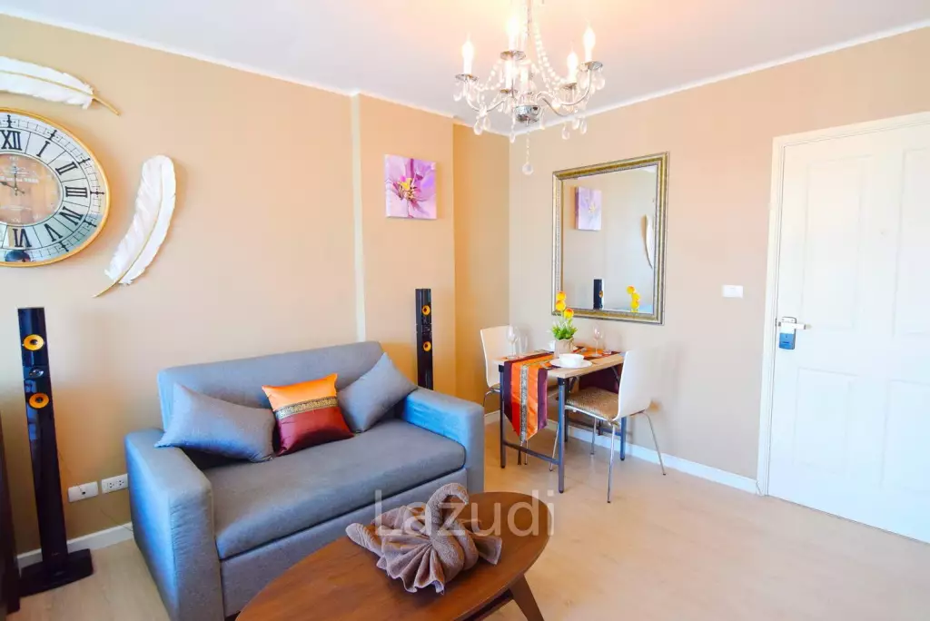 Baan Peang Ploen: 32 sqm studio condo on the 8th floor with breathtaking views