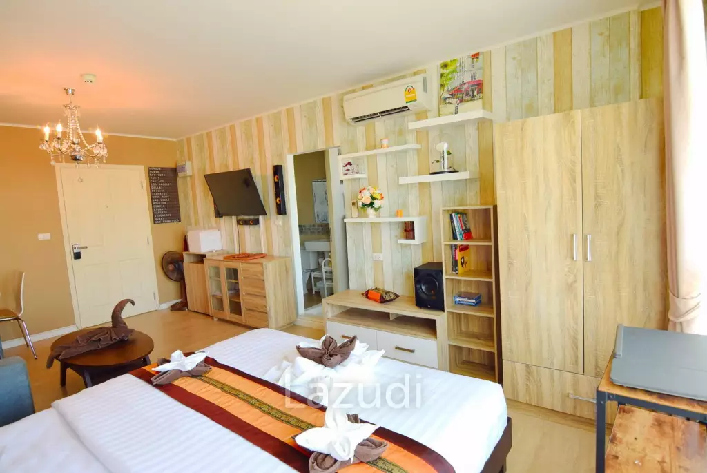 Baan Peang Ploen: 32 sqm studio condo on the 8th floor with breathtaking views