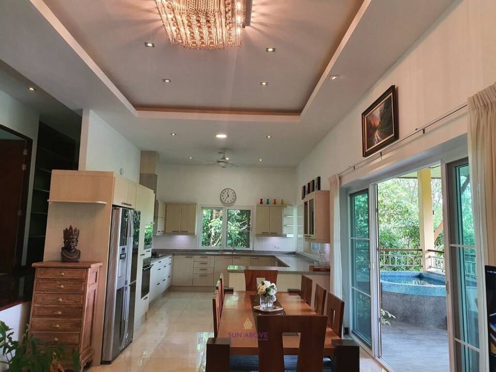 6-Bedroom Villa with Infinity Pool and Stunning Views for Rent on Kathu Hill