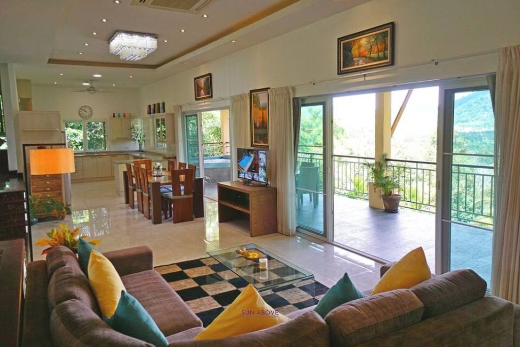 6-Bedroom Villa with Infinity Pool and Stunning Views for Rent on Kathu Hill