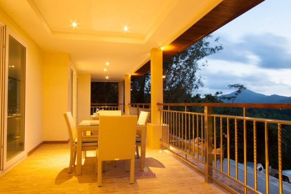 6-Bedroom Villa with Infinity Pool and Stunning Views for Rent on Kathu Hill