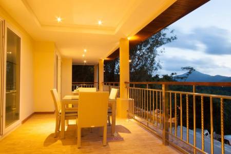 6-Bedroom Villa with Infinity Pool and Stunning Views for Rent on Kathu Hill