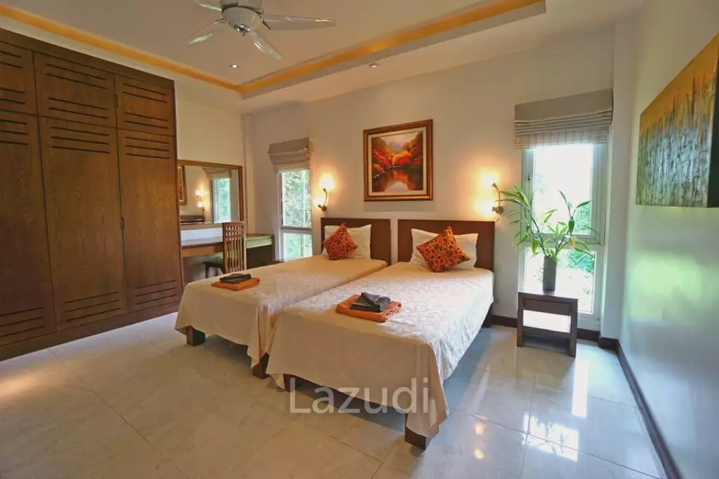 6-Bedroom Villa with Infinity Pool and Stunning Views for Rent on Kathu Hill