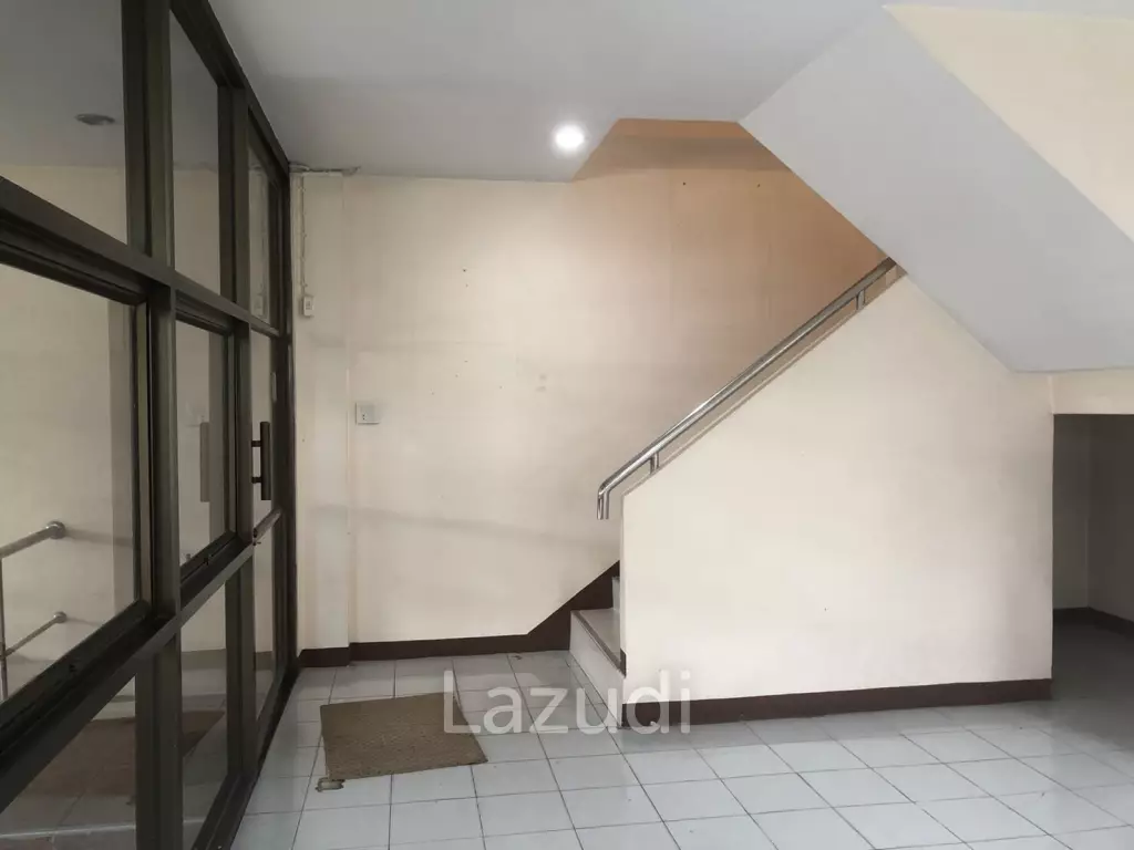 Premium Commercial Building for Sale and Rent in Sutthisan