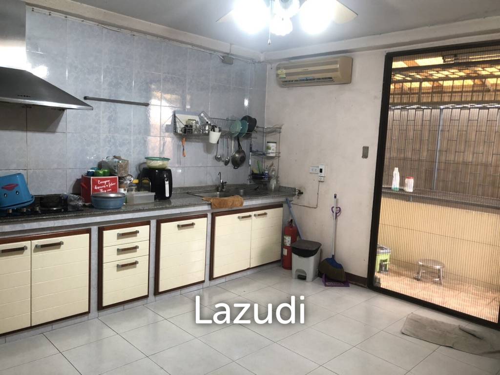 Premium Commercial Building for Sale and Rent in Sutthisan
