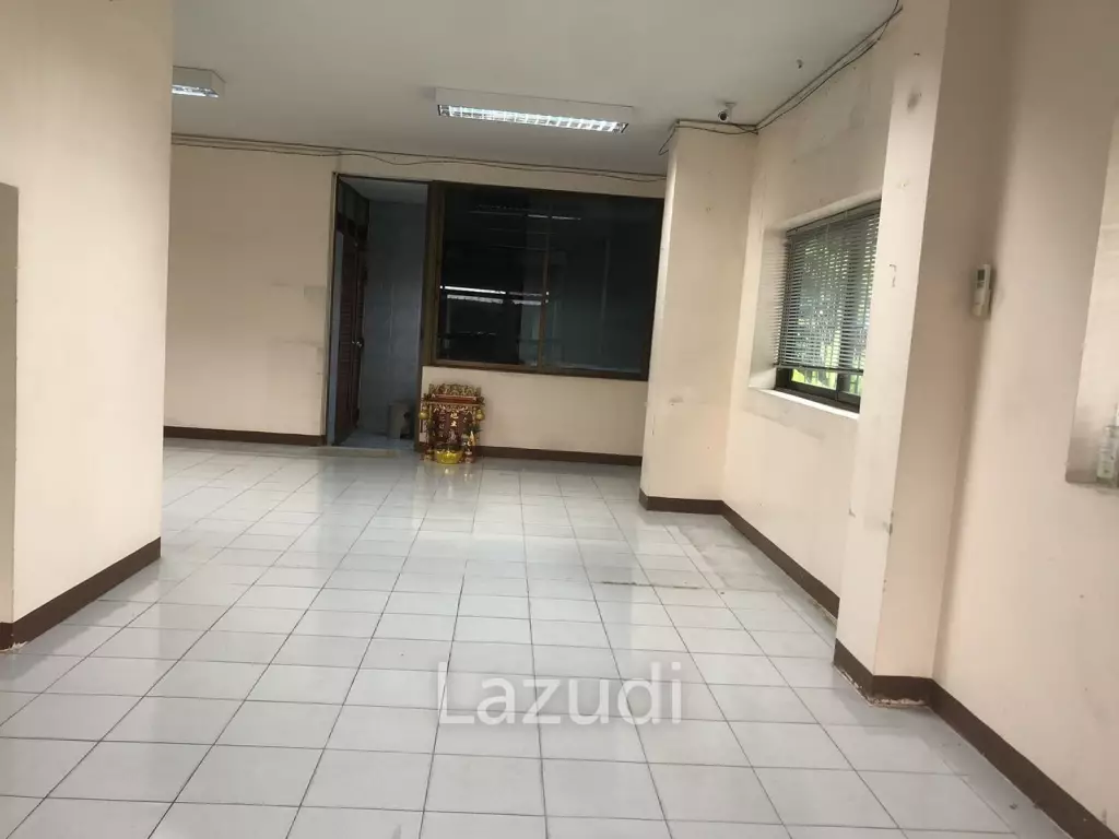 Premium Commercial Building for Sale and Rent in Sutthisan