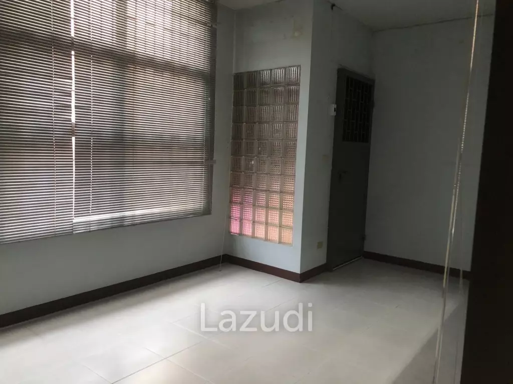 Premium Commercial Building for Sale and Rent in Sutthisan