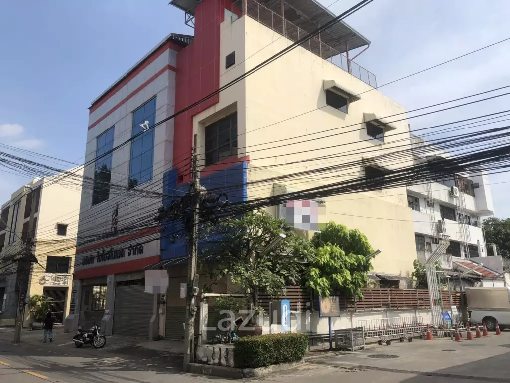 Premium Commercial Building for Sale and Rent in Sutthisan