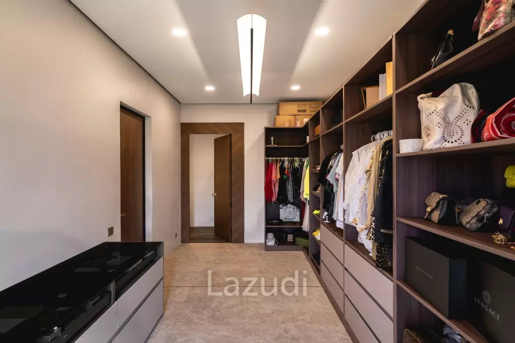 Luxurious Five-Bedroom Villa in Rawai: Modern Elegance with High-Tech Amenities and Privacy