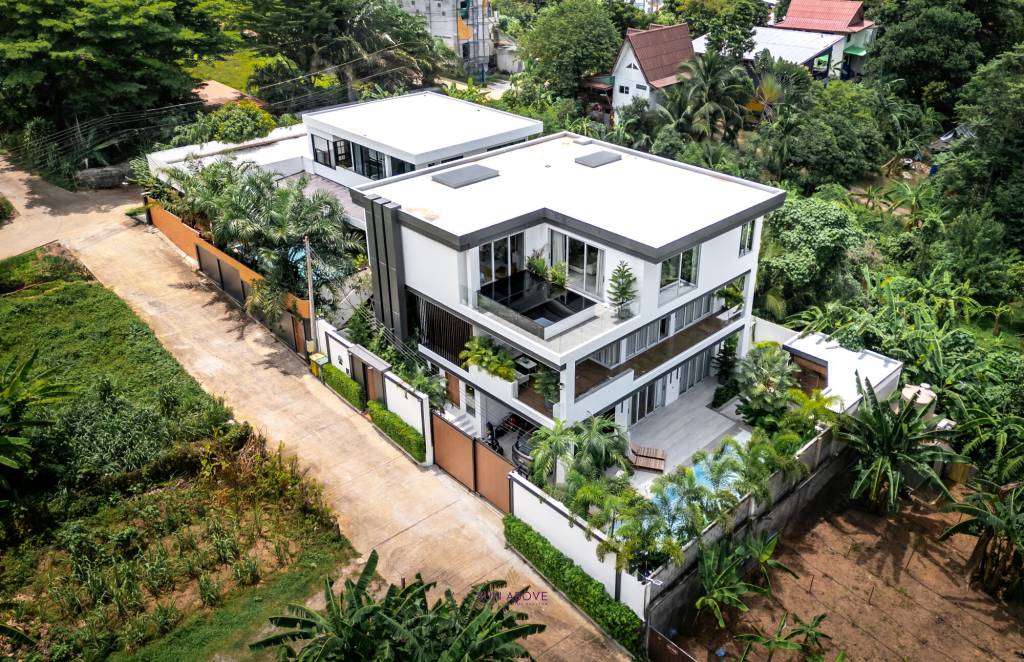 Luxurious Five-Bedroom Villa in Rawai: Modern Elegance with High-Tech Amenities and Privacy