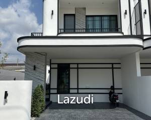 3 Bedrooms 3 Bathrooms 209 SQ.M Glam Pattaya