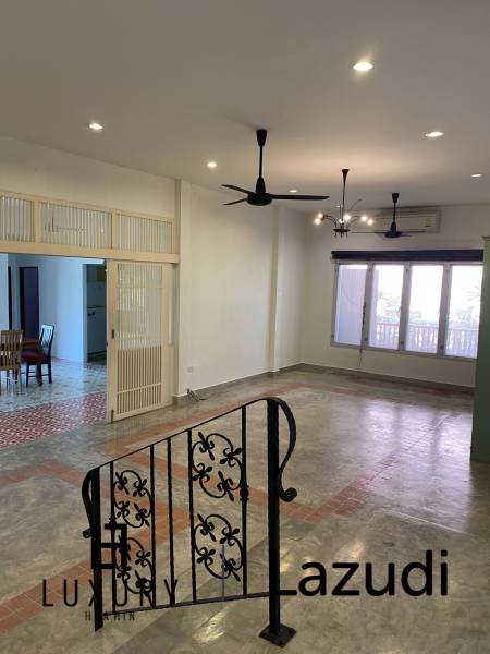 Palm Hills Homes ( RENOVATED ): 3 Bed Villa For Sale