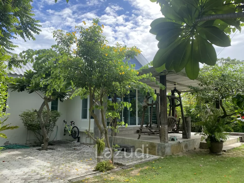 Stand Alone 3 Bed Pool Villa 100m To The Beach