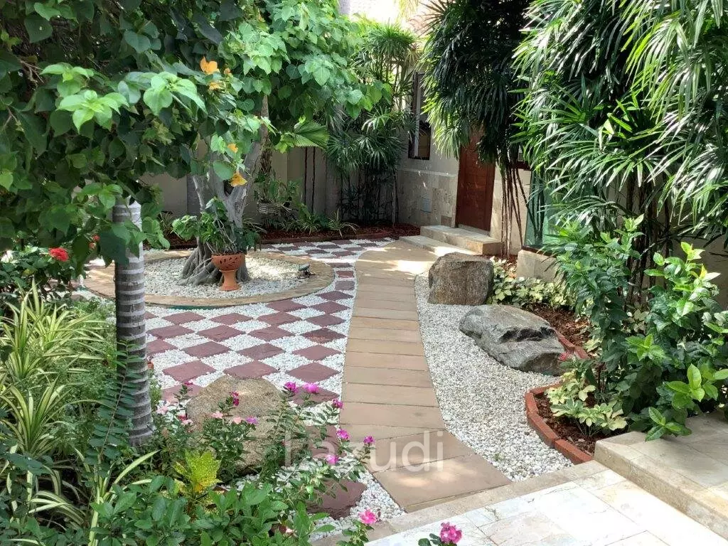 HANA VILLAGE 1 : Beautiful 3 bed Bali style pool villa on Luxury Development close to the beach