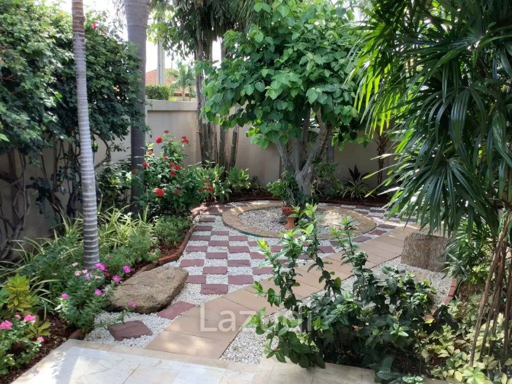 HANA VILLAGE 1 : Beautiful 3 bed Bali style pool villa on Luxury Development close to the beach