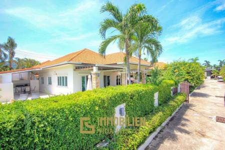 Orchid Paradise Homes 1: Nice 3 Bed Pool Villa with Outdoor Living space