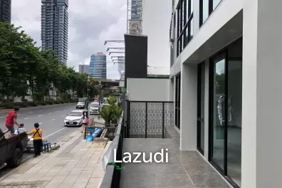Luxury Commercial Building for rent in Silom