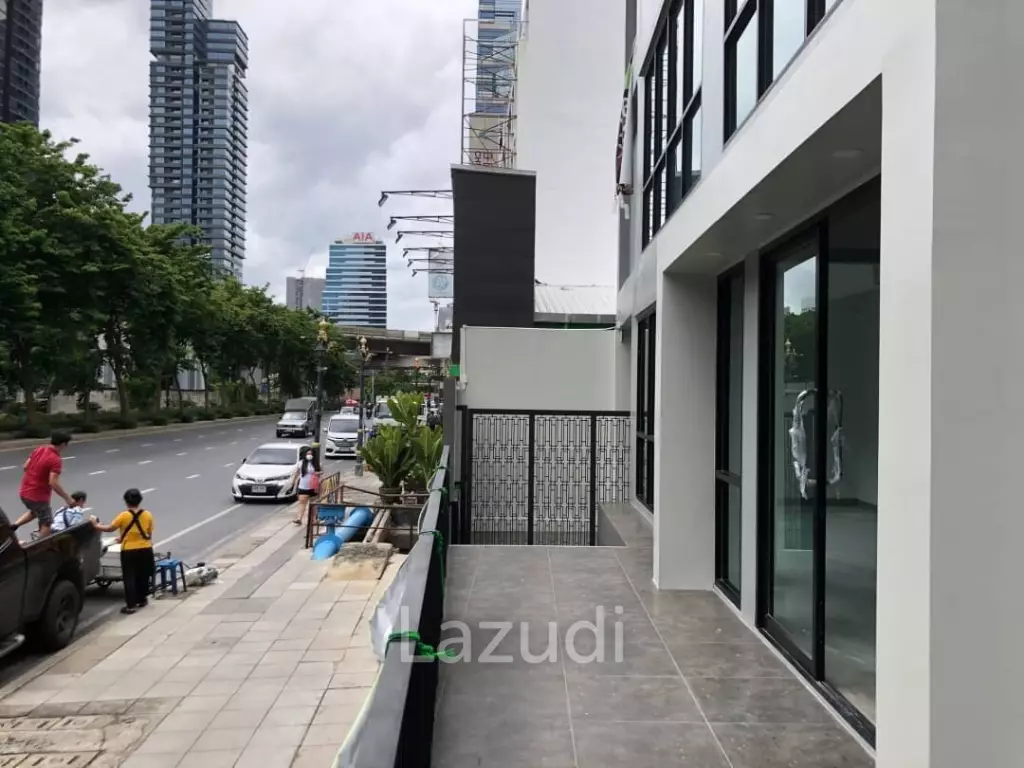 Luxury Commercial Building for rent in Silom