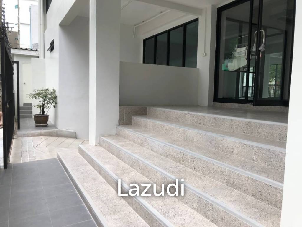 Luxury Commercial Building for rent in Silom