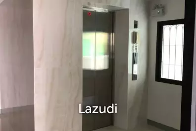 Luxury Commercial Building for rent in Silom