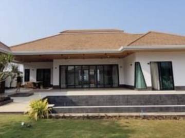 HANA VILLAGE 3 : Good design and quality 3 bed Bali style villa near the beach
