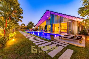 Modern 7 Bedroom Standalone Pool Villa on Large Land in Hua Hin