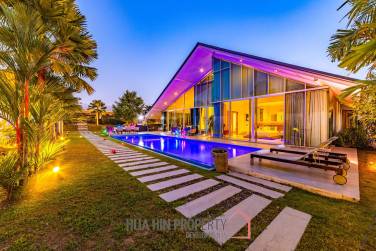 Modern 7 Bedroom Standalone Pool Villa on Large Land in Hua Hin