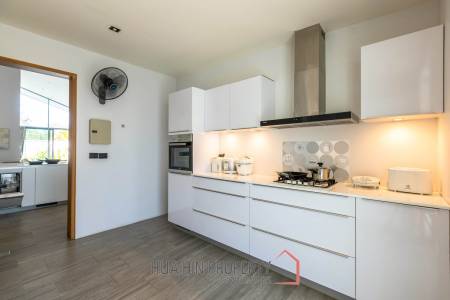 Modern 7 Bedroom Standalone Pool Villa on Large Land in Hua Hin