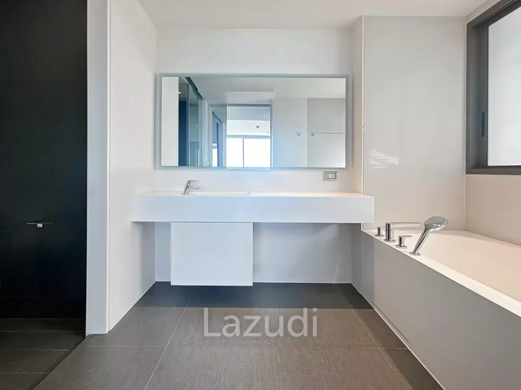 Veranda Residence : 2 Bed Condo With a Stunning Sea View