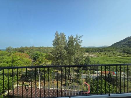 Duplex 2 Bedroom 2 Bathroom Condo On the Highest Floor