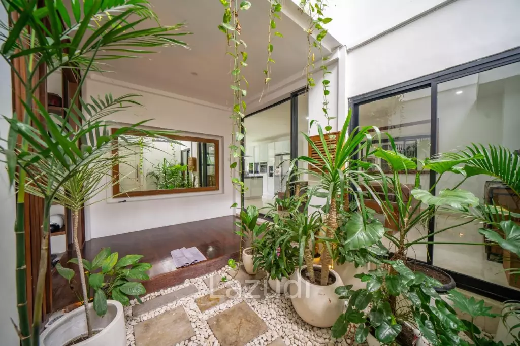 MODERN MINIMALIST VILLA IN UMALAS