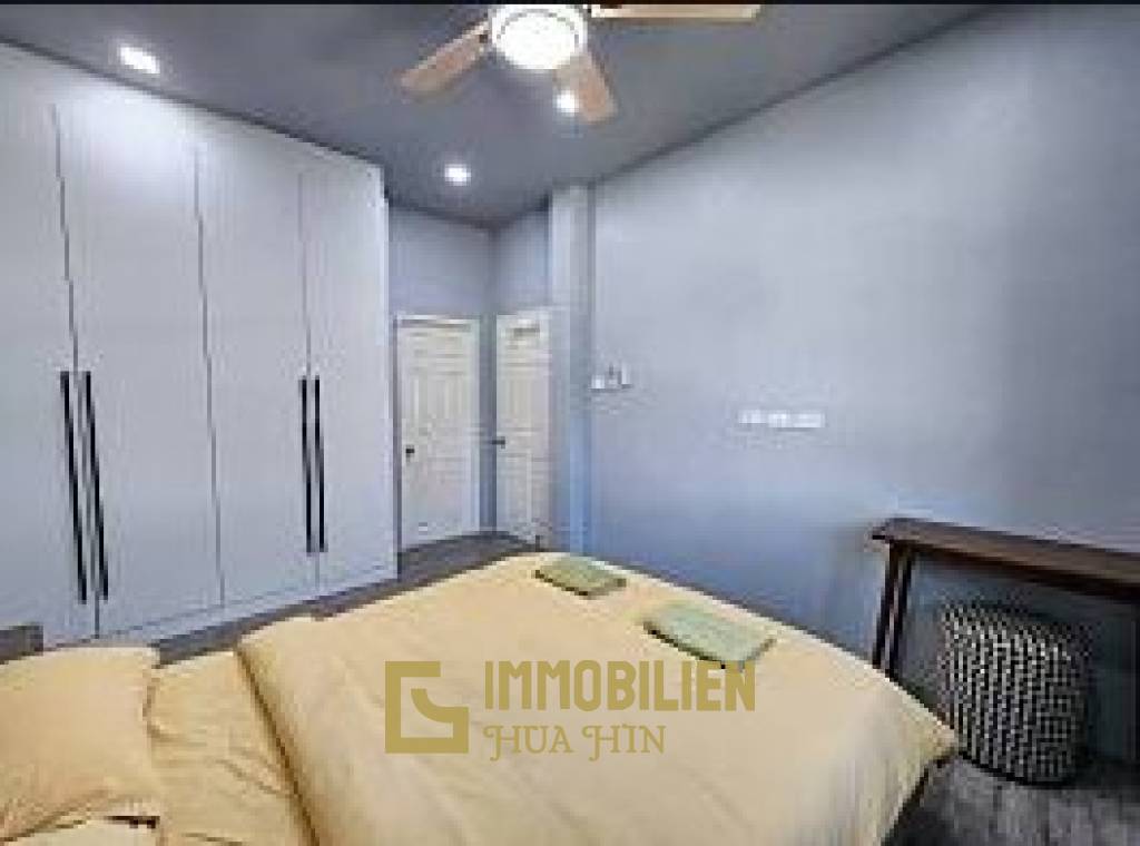 SINGLE HOUSE NEAR LOTUS PRAN BURI : 2 bed with 1 extra room outside