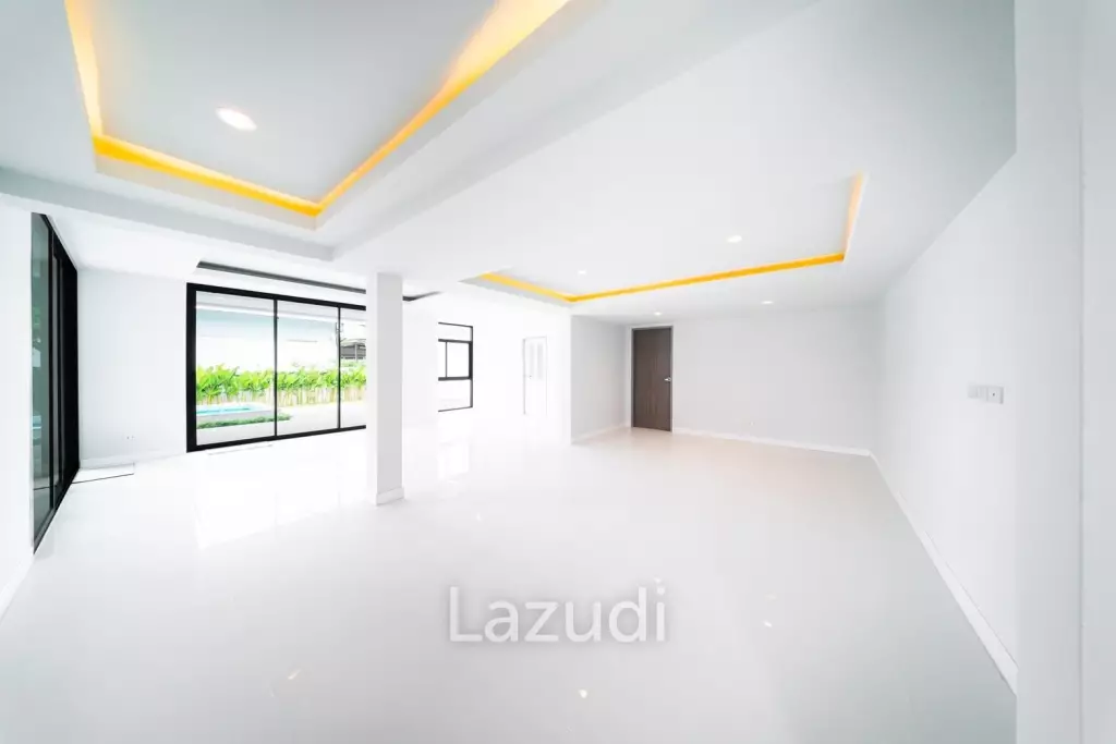 4 Beds 4 Baths 400 SQ.M. Pool  Villa in North Pattaya