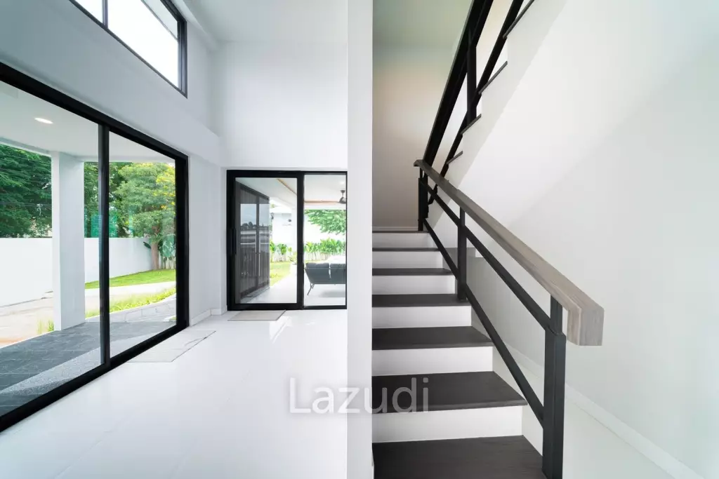 4 Beds 4 Baths 400 SQ.M. Pool  Villa in North Pattaya