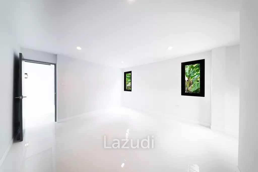 4 Beds 4 Baths 400 SQ.M. Pool  Villa in North Pattaya