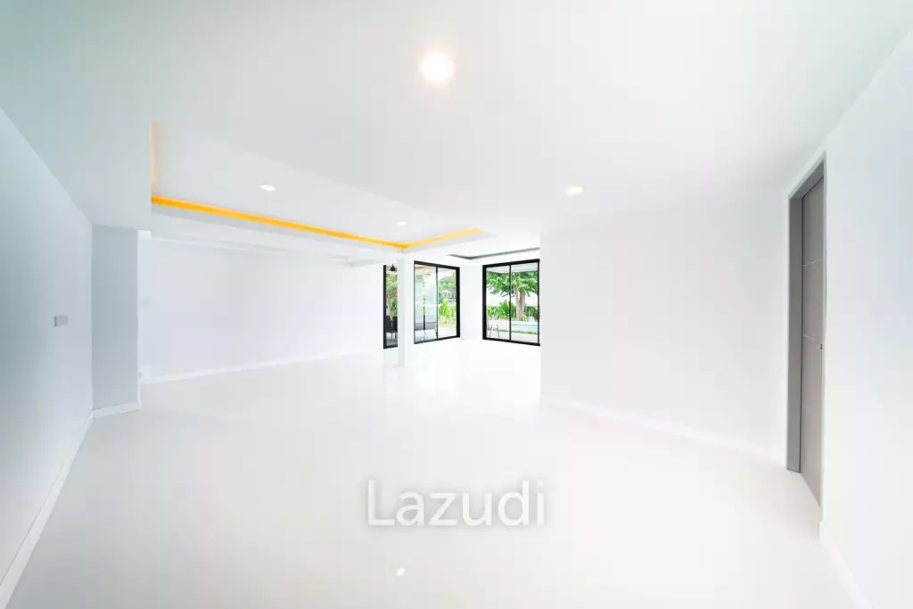 4 Beds 4 Baths 400 SQ.M. Pool  Villa in North Pattaya